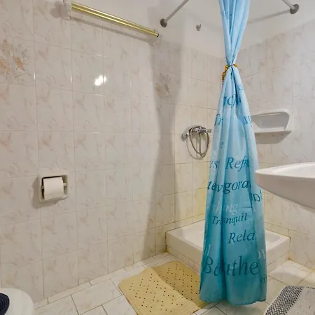 Apartment Adonis *
